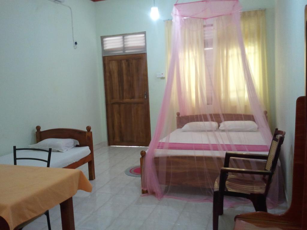 Tissa Resort Tissamaharama Habitación foto